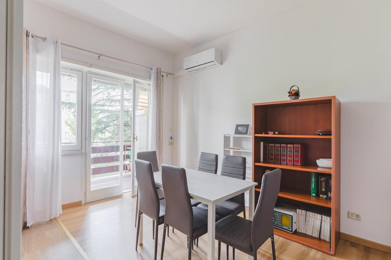 Pelizzi Apartment, 5 Persone, 2 Camere, Balcone, Cinecitta Apartment Rome