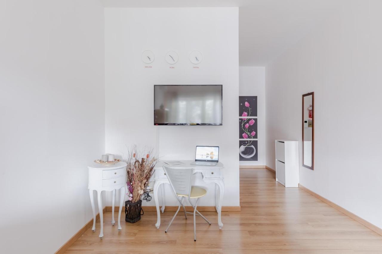 Pelizzi Apartment, 5 Persone, 2 Camere, Balcone, Cinecitta Apartment Rome